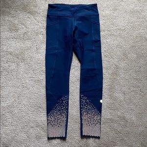 never worn navy lulu leggings